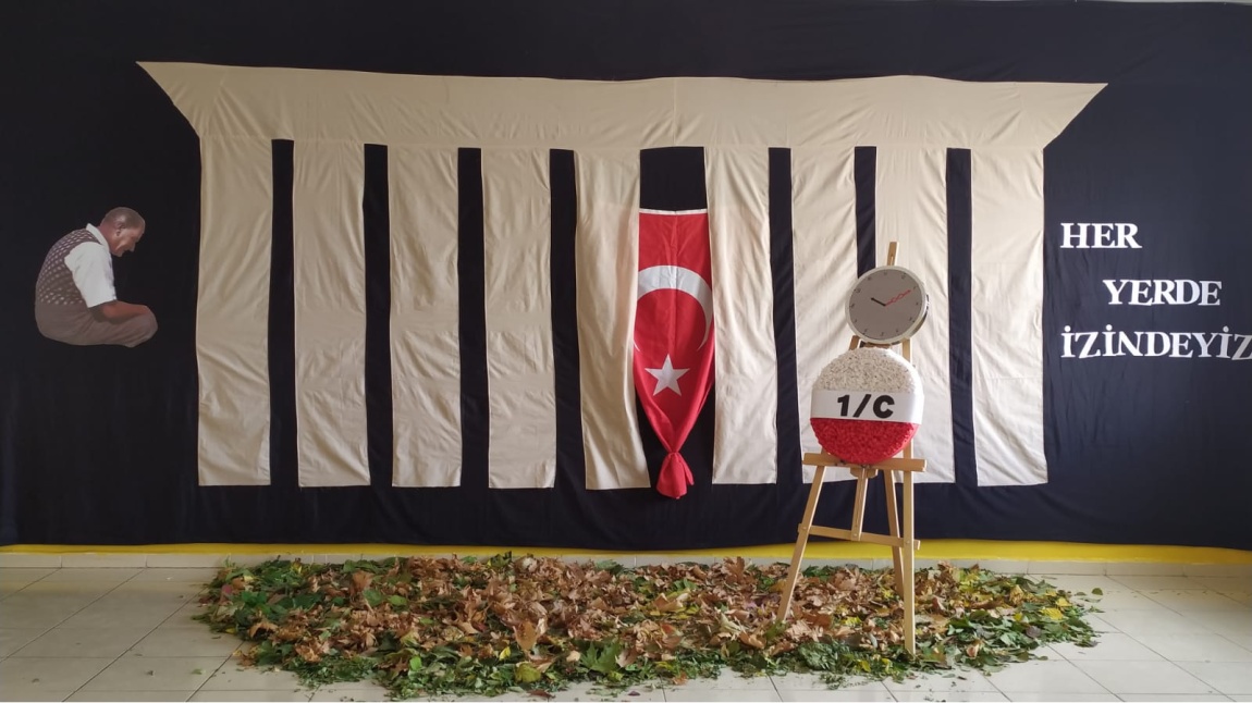 Okulumuz 1-C sınıf öğretmeni Duygu POYRAZ YAKUT 'un 10 Kasım Atatürk'ü anma günü etkinliği